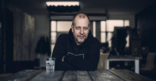 Die Rückkehr des letzten Luden ins deutsche Radio: Lotto King Karl ab 1. April exklusiv auf ROCK ANTENNE Hamburg