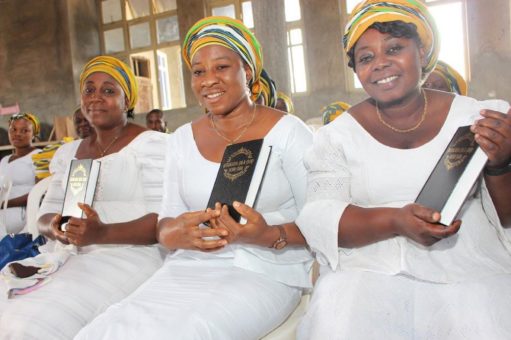 Die vollständige Bibel jetzt in 719 Sprachen