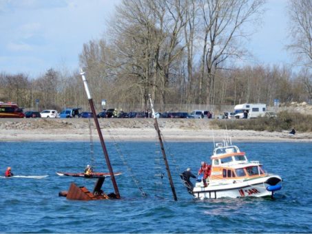 Segelboot sinkt: Seenotretter bringen Segler sicher an Land