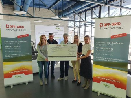 Messe Augsburg übergibt Erlöse des OFF-GRID Sales an humedica