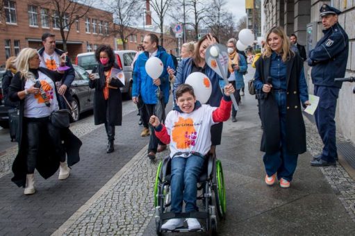 Ein Engel schwebt durch Deutschland für Kinder mit lebensverkürzenden Erkrankungen