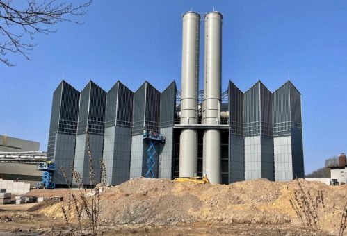 Energie SaarLorLux errichtet PV-Fassade am Gasmotorenkraftwerk