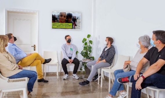 Pro bono: TV-Wartezimmer unterstützt Zeltschule