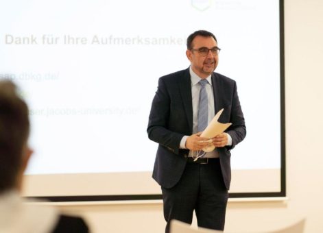 Bayerns Gesundheitsminister Klaus Holetschek informierte sich in der Dr. Becker Kiliani-Klinik über Post-/Long-COVID-Forschungsprojekt