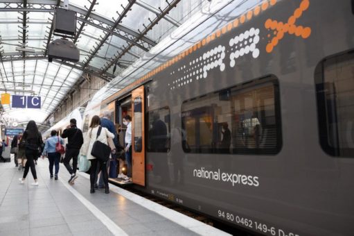 AMCON liefert mobile Kontroll- und Verkaufslösung an National Express