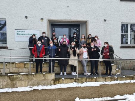 Start in einen spannenden Lebensabschnitt: 16 neue Schüler:innen beginnen ihre Ausbildung zur Pflegekraft