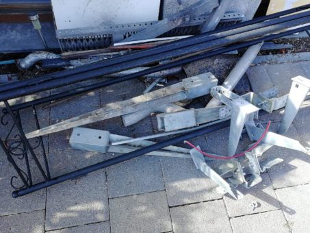 Die Altmetallabholung Münster sortiert den Misch Schrott für eine fachgerechte Verschrottung und Wiederverwertung