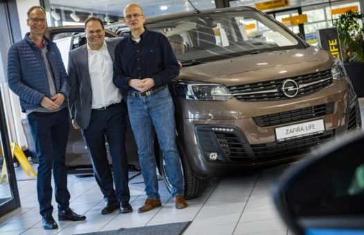 Zafira Life-Premiere am Opel-Tag: Geschäftsleitung bei Kunden und Händlern vor Ort