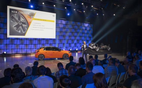 Opel wird elektrisch: CEO Lohscheller präsentiert neuen Corsa-e und Grandland X PHEV