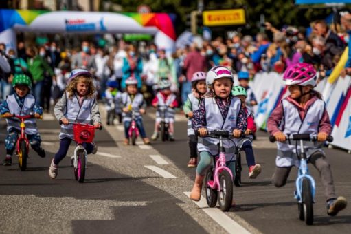 Laufradrennen für Kinder am Erlanger Schlossplatz