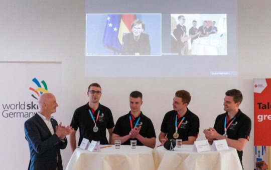 Bundesbildungsministerin zollt EuroSkills-Champions Respekt für exzellente Leistung