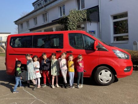 WAGO spendet Bus für die Jugendarbeit