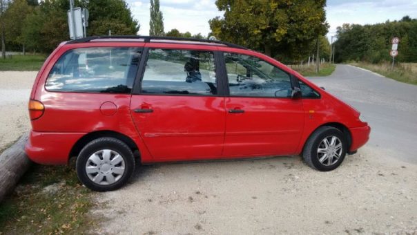 Das Abstellen von abgemeldeten Gebrauchtwagen meistens Schrottautos ist der Polizei in Mönchengladbach  und in vielen Städten und Gemeinden