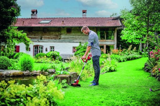 Mit Power X-Change den Rasen in Form bringen
