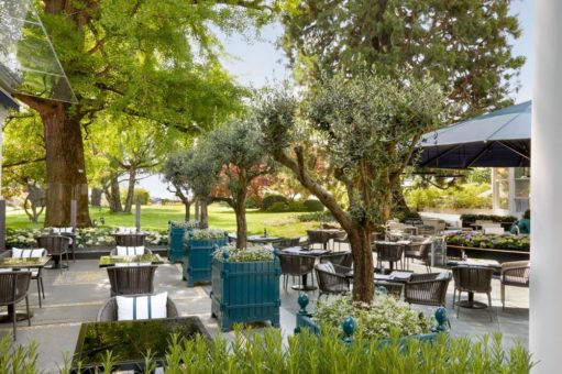 Ab 12. Mai von früh bis spät den Sommer auf der renovierten Baur au Lac Terrasse geniessen