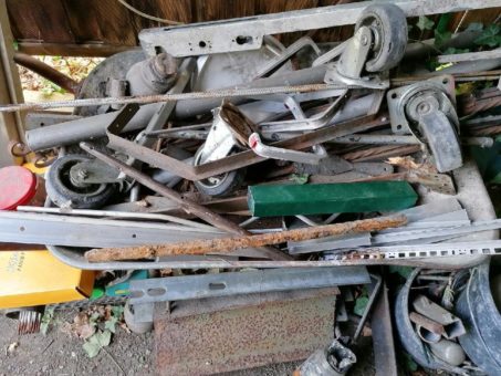 Motorroller, Gebrauchtwagen und Unfallautos können beim Schrotthändler aus Wesel abgeholt werden