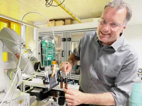 Forschung und Lehre gehen hier Hand in Hand: Prof. Dr. Andreas Heinrich erhält den Lehrpreis der Hochschule Aalen
