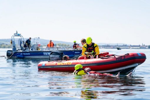 Gemeinsam doppelt stark: DLRG und THW bei Hochwasserübung am Bodensee