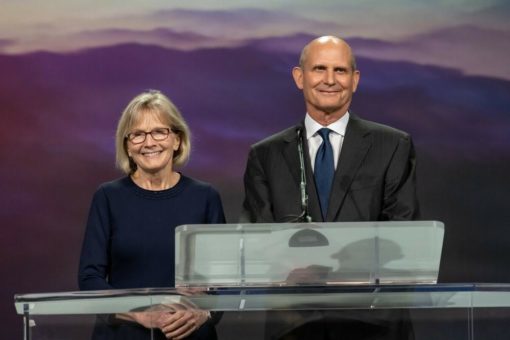 Ted Wilson als Präsident der adventistischen Weltkirchenleitung wiedergewählt