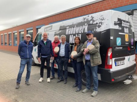 Schulen für das HandwerkMobil – Ehrenamtliche Helfer lernen Umgang mit Bosch Elektrowerkzeug