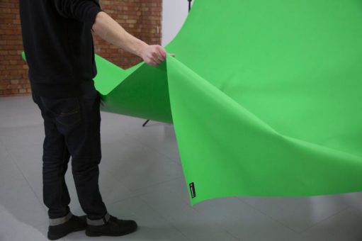 Manfrotto präsentiert die neuen flexibel nutzbaren Vinyl Hintergründe sowie das  Gaffer Tape – alles in Chromakey Grün