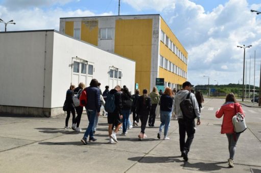 Schülerinnen und Schüler aus Sachsen-Anhalt und Niedersachen erkunden am Grenzdenkmal Hötensleben und in der Gedenkstätte Deutsche Teilung Marienborn die Geschichte der deutschen Teilung