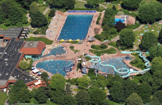 Stadtwerke bieten ab 1.August ein Familienticket im Freibad zu einem ermäßigten Tarif an