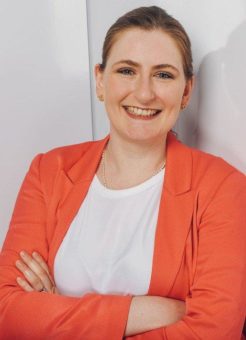 Radiologin Dr. Thekla Oechtering vom Universitätsklinikum Schleswig-Holstein erhält Albers-Schönberg-Medaille