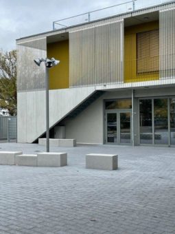 Neues Schulgebäude für die Albert-Schweitzer-Schule in Wiesbaden mit Fassadenverkleidung von MN Metall