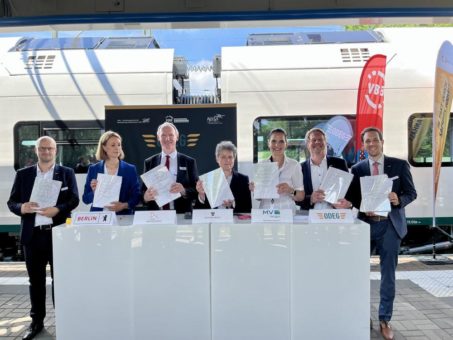 Feierliche Unterzeichnung des Verkehrsvertrages Netz Elbe-Spree & Fahrzeugpräsentation des Siemens-Zuges vom Typ Desiro HC