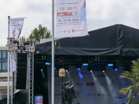 Nocturne Drones liefert Drohnenshow und Drone Detection System aus einer Hand bei den Feierlichkeiten zu 75 Jahre Niedersachsen
