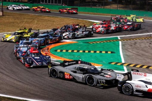 Team PEUGEOT TotalEnergies erreicht die Zielflagge bei seinem ersten Rennen
