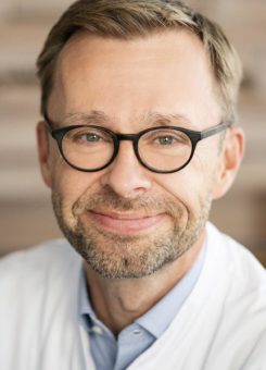 Klinikum Bielefeld: Auszeichnung für Chefarzt Dr.Onno Frerichs