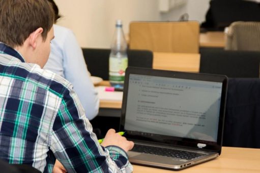 Berufsbegleitend per Fernstudium mit MBA-Abschluss weiterqualifizieren