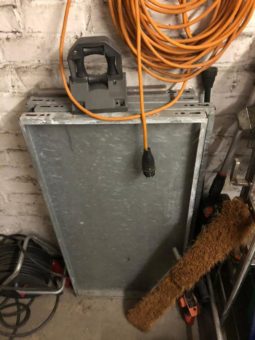 Anfangs ist zunächst der Kontakt telefonisch oder über Kontaktformular, in dem der Kunde mitteilt, welche Art von Schrott bzw. Altmetall abgeholt