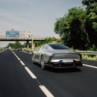 VISION EQXX übertrifft eigenen Effizienzrekord beim Sommer-Roadtrip von Stuttgart nach Silverstone (GB) – mit 1.202 Kilometern mit einer einzigen Batterieladung