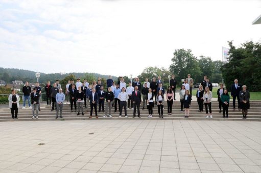 Friedhelm Loh Group: 55 neue Azubis starten in Ausbildung
