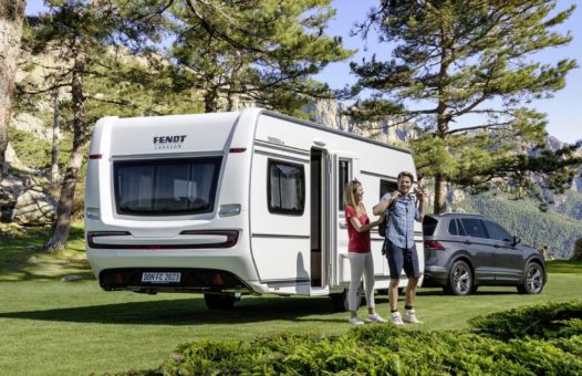 Fendt-Caravan kooperiert mit AlpacaCamping