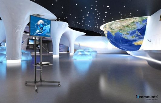 Flip, touch & roll – Drehbare und neigbare Monitorständer auf Rollen