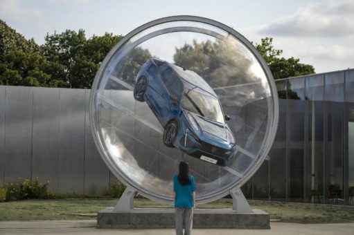 „The Sphere“ – Der neue PEUGEOT 408 lässt Köpfe kreisen