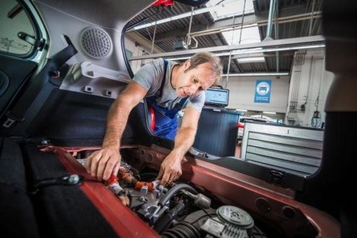 August – Kann schon jede Werkstatt E-Auto?