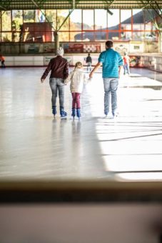 Eislaufen im Sommer? Die Eissporthalle in Willingen macht es möglich!