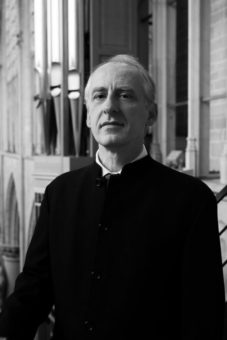 Organist der Brüsseler Kathedrale Xavier Deprez bei der Orgelkunstreihe im Magdeburger Dom