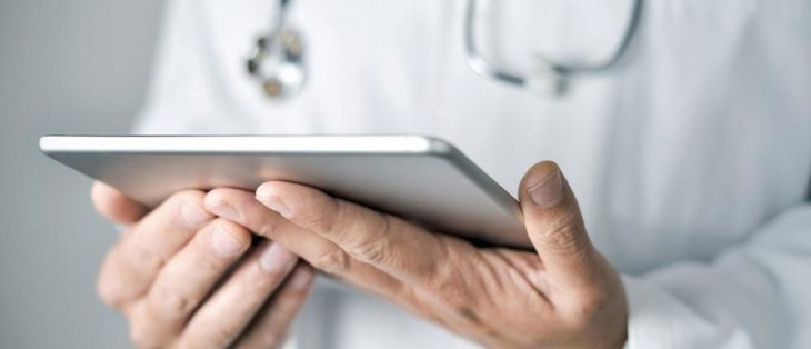 Gesundheits-Apps verschreiben: Worauf Ärzte dabei achten müssen