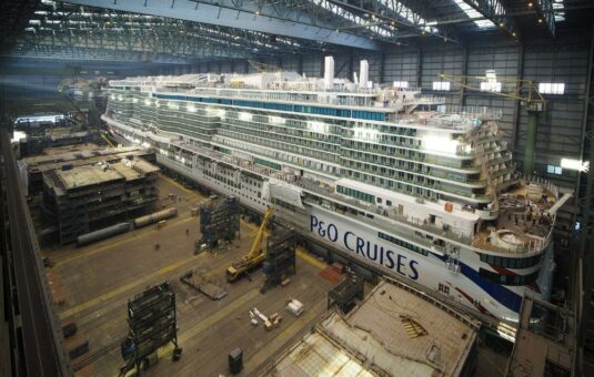 Ausdocken der Arvia für P&O Cruises