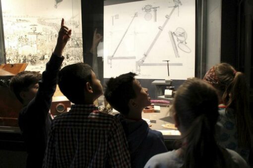 Camera Obscura als Lernort: Leonhard-Stinnes-Stiftung unterstützt museumspädagogische Arbeit