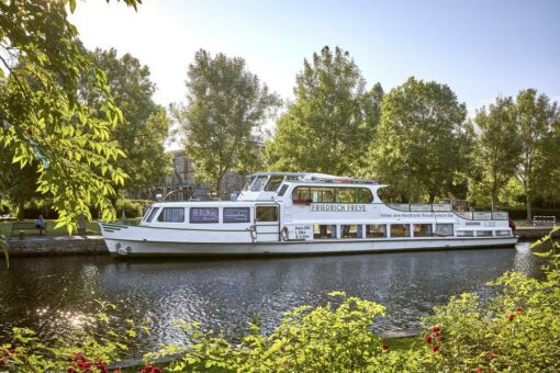 Weiße Flotte Mülheim: Stündliche Linie am Wochenende Samstage laden zu Abendfahrten ein