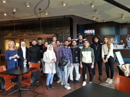 Kurs bereitet Geflüchtete auf einen Studiengang an der TH Lübeck vor