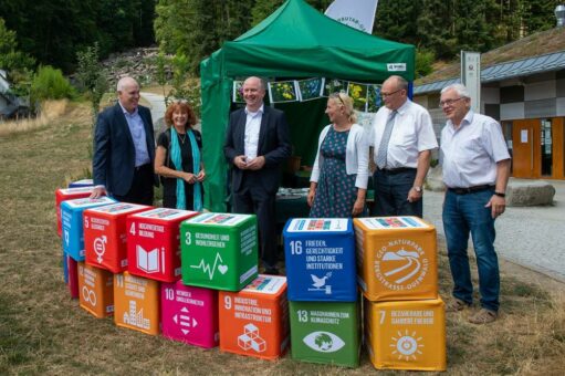 Geo-Naturpark Bergstraße-Odenwald: Europa-Staatssekretär Uwe Becker zu Gast am Felsenmeer