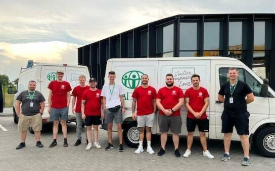 ADRA Schweiz übergibt zwei Kleintransporter an ADRA Ukraine